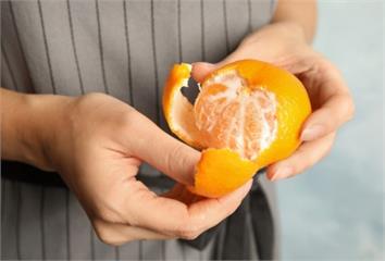 橘子表面白白的是發霉？還能吃嗎？1圖看保存訣竅：...