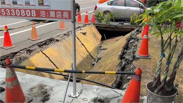 雲林斗六鬧區路面應聲斷裂「V型坍塌」 2機車慘摔...