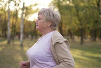 走路喘別輕忽！高齡婦二尖瓣逆流致心衰竭 1方法免...