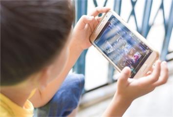 孩子滑短影音停不下來？ 2點判斷是否成癮  脾氣...