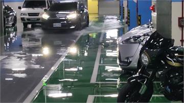 北台灣大雨來襲 南港車站B3地下停車場淹水