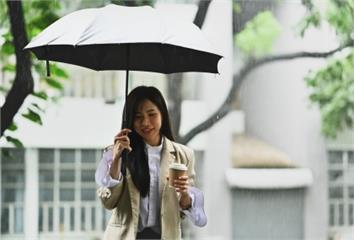 雨衣破了「丟垃圾or回收」？環保局揭正解  雨傘...