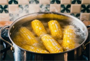 玉米別再只會水煮！料理專家授「1招」  只要5分...