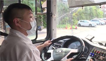 基隆最年輕公車司機！林弘翊26歲圓夢錄取