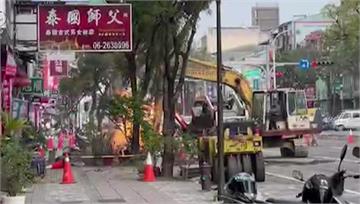 挖破瓦斯管... 台南夏林路驚見3公尺高烈焰