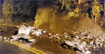 鋒面襲花蓮  瞬間強降雨導致台30線土石坍落緊急...
