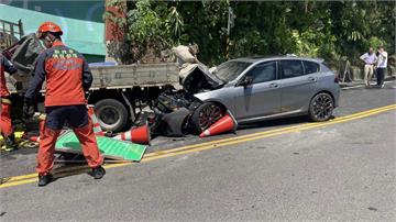 新店重大車禍！轎車撞貨車波及工人 釀2傷1死