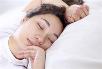 放假睡到飽？研究：睡超過「Ｏ小時」恐害大腦退化 ...