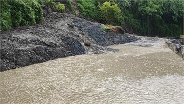 雨炸台中！台8線靈甫橋、梨山段出現泥流　中橫便道...