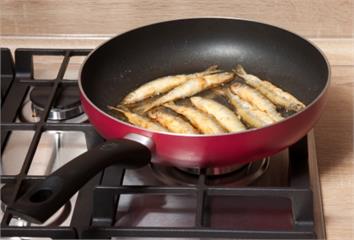 營養師教你煎魚小技巧   鍋子一定要經過「1步驟...