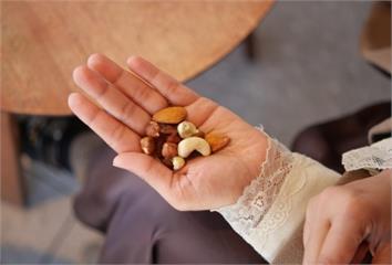 天天吃堅果卻沒變健康？醫揭「抗發炎關鍵」 一票人...