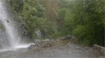 多圖／阿里山多處公路坍方 雨水直衝路面阻斷交通