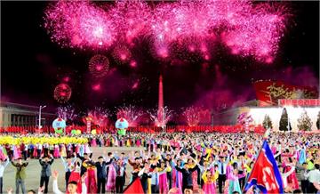 北韓慶勞動黨77週年 平壤施放焰火載歌載舞