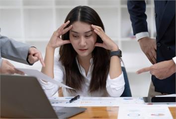 忙到沒時間吃卻變胖？ 專家曝「4原因」脂肪更易積...