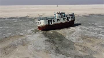 曾是中東最大鹹水湖！伊朗爾米亞湖30年淪鹽沙漠