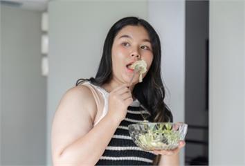 脂肪最怕「這9種食物」！營養師認證：吃了代謝自然...