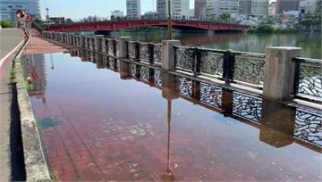 中元節逢「年度大潮」 台南運河旁人行道淹水逾20...