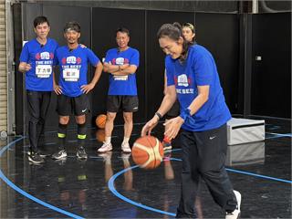 《全城地圖：最強明星隊》跨世代對決！潘君侖守門遭...