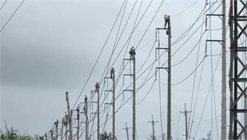 6.3萬人讚震撼畫面！台電「空中大動員」架設33...