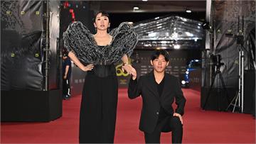 金鐘60／陶晶瑩牽「嫩版李李仁」亮相紅毯 母子逗...