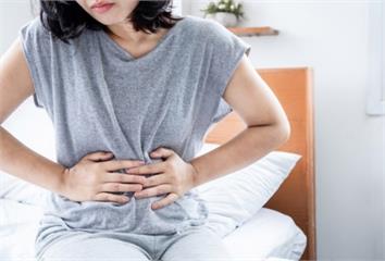 「膽結石能用胃鏡取出嗎？」專家解惑：位置不同、處...