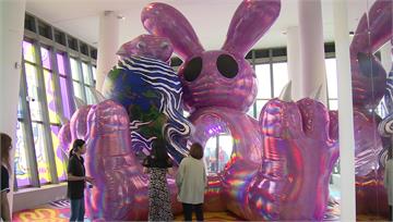 屏東看海美術館特展！ 6公尺高「貪食兔」超吸睛