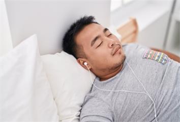 醫點名「3大習慣」恐害失智 坐馬桶滑手機也中了