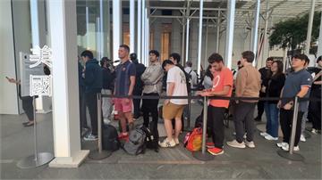 果粉半夜卡位、擠爆專賣店！iPhone 17開賣...