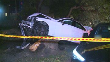 抽菸遇死劫...駕駛開車自撞路樹肇逃 計程車司機...