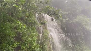 嘉義山區暴雨災情頻傳 阿里山公路沿路出現小瀑布