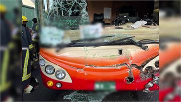 國1北上38.8K客運、貨車追撞 28人輕傷送醫