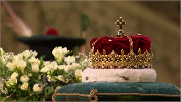 英國最古老王冠之一！ 「蘇格蘭王冠」伴女王靈柩