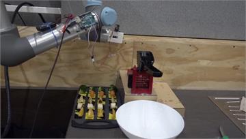 辨識食材、廚具、人類動作　AI機器人模仿做出8道...