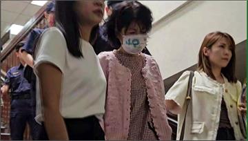 陳佩琪休庭突暴走怒嗆法官 險遭法警拘束、無法再旁...