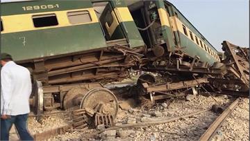 巴基斯坦火車脫軌「車廂嚴重變形」 釀30死近百傷