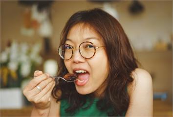 為何一到下午就想吃炸物、甜食？醫揭原因 先做1件...