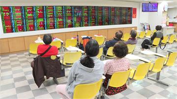 台股早盤跌逾150點下探季線 台積電跌15元