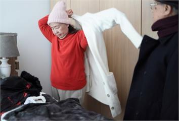 天冷只穿一件厚外套恐失溫！ 急診醫示警：一定要多...