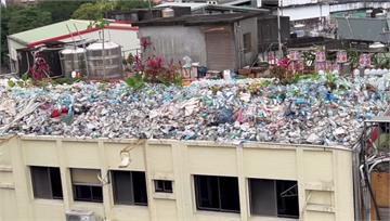 礁溪旅店頂樓竟淪空中回收場！堆滿大量寶特瓶 老闆...