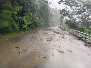 薇帕大豪雨襲花東！台20線下馬路段邊坡坍方雙向封...