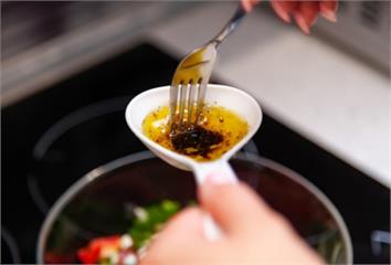 家裡「這幾瓶油」用太多恐助長乳癌細胞生長！專家示...