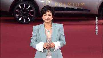 金鐘61／楊貴媚深V露曲線！ 湖綠西裝大展女王氣...