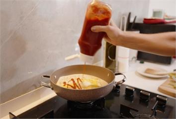 煮飯不加鹽血壓還爆？營養師警告「這些提鮮醬料」比...