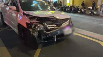 北車商圈旁許昌街車輛暴衝 撞翻6機車、1騎士受傷