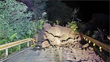 大雨釀災！綠島東90線山壁坍塌 雙向中斷封閉