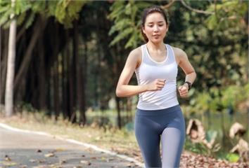 久坐族必看：簡單「每小時走2分鐘」大幅降低死亡風...