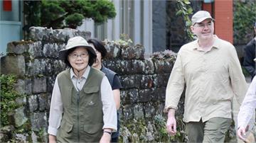 蔡英文、谷立言相約爬山 談台美如攀登山頂的堅實夥伴關係