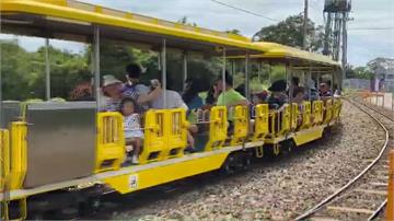 小火車「追尾」正面撞擊 遊客傻眼：不看路？