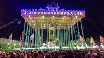 屏東恆春中元豎孤棚活動 登21尺高！搶孤民俗超熱...