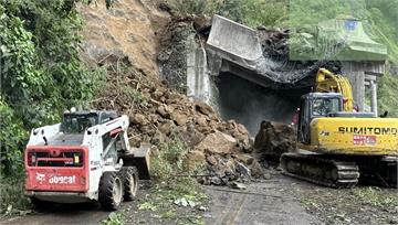 阿里山公路「落石崩塌、隧道毀」 台18線雙向一度...